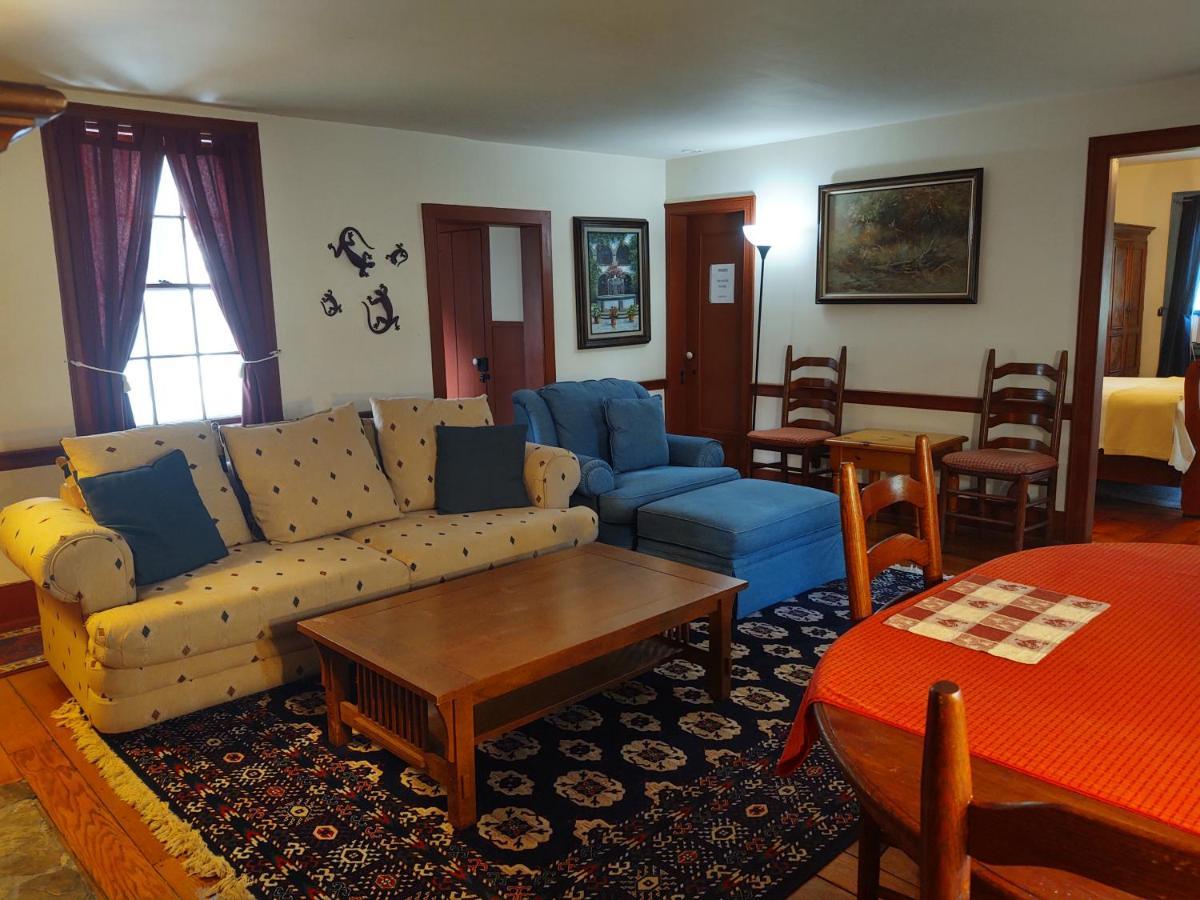 1805 House Bed & Breakfast Hollowville Экстерьер фото